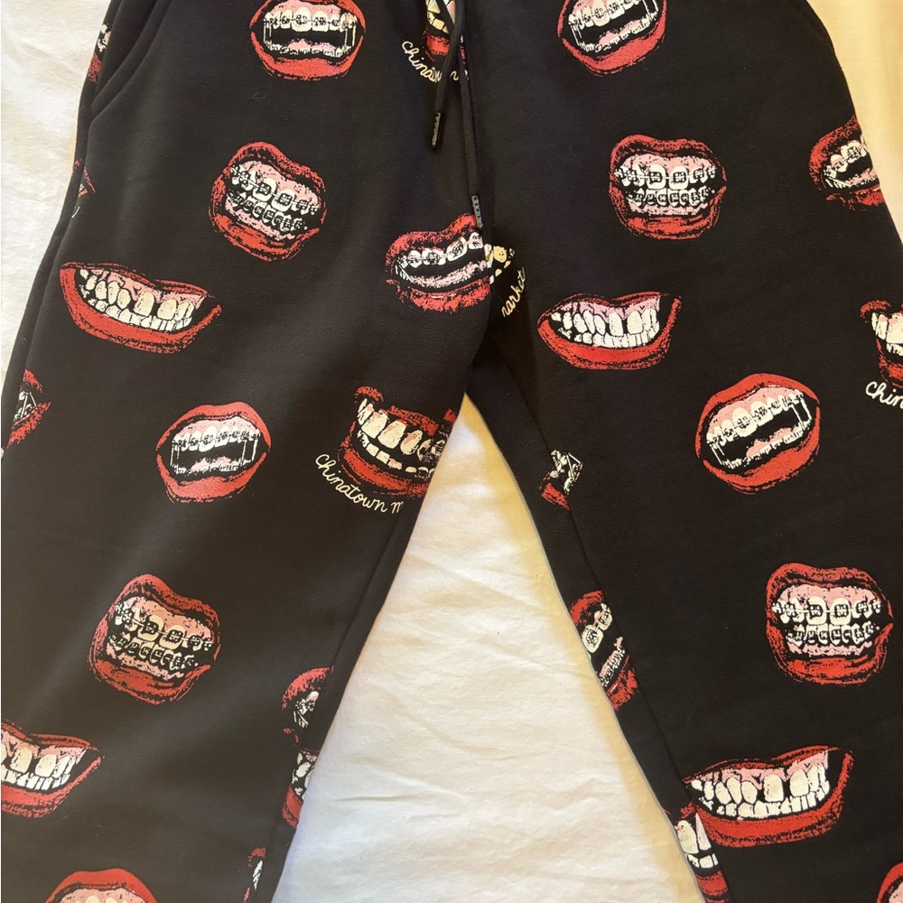 VTG DEADSTOCK Chinatown Market Joggers Sweatpants Lips Teeth Graphic RARE
